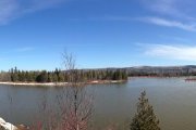 La rivière et la voie des chemins de fer